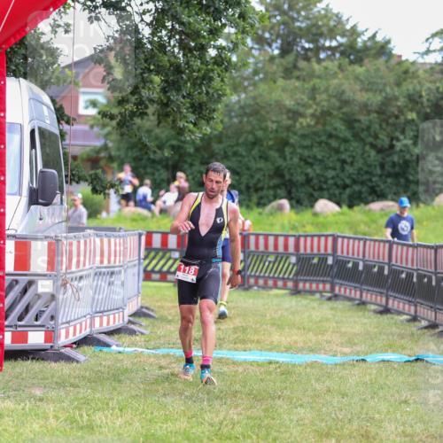 21.06.2026 - 29. Vierlanden-Triathlon Andreas Tolksdorf http://msf.ph/oto/9919178 21.06.2026 12:44:16 Ziel 118, 819 meine-sportfotos.de