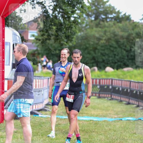 21.06.2026 - 29. Vierlanden-Triathlon Andreas Tolksdorf http://msf.ph/oto/9919187 21.06.2026 12:44:21 Ziel 819 meine-sportfotos.de
