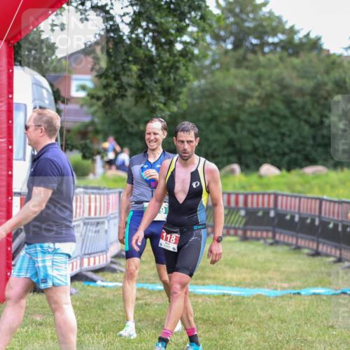 21.06.2026 - 29. Vierlanden-Triathlon Andreas Tolksdorf http://msf.ph/oto/9919188 21.06.2026 12:44:21 Ziel 819 meine-sportfotos.de