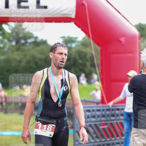 21.06.2026 - 29. Vierlanden-Triathlon Andreas Tolksdorf http://msf.ph/oto/9919198 21.06.2026 12:44:32 Ziel 667 meine-sportfotos.de