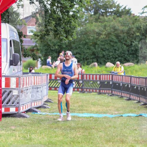 21.06.2026 - 29. Vierlanden-Triathlon Andreas Tolksdorf http://msf.ph/oto/9919201 21.06.2026 12:44:37 Ziel 667 meine-sportfotos.de
