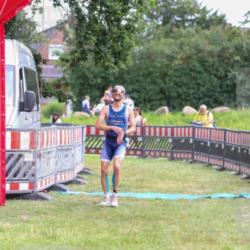 21.06.2026 - 29. Vierlanden-Triathlon Andreas Tolksdorf http://msf.ph/oto/9919202 21.06.2026 12:44:37 Ziel 667 meine-sportfotos.de