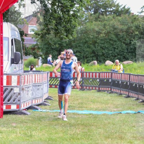 21.06.2026 - 29. Vierlanden-Triathlon Andreas Tolksdorf http://msf.ph/oto/9919206 21.06.2026 12:44:37 Ziel 667 meine-sportfotos.de