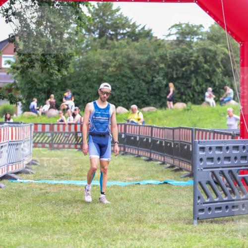 21.06.2026 - 29. Vierlanden-Triathlon Andreas Tolksdorf http://msf.ph/oto/9919208 21.06.2026 12:44:39 Ziel 667 meine-sportfotos.de