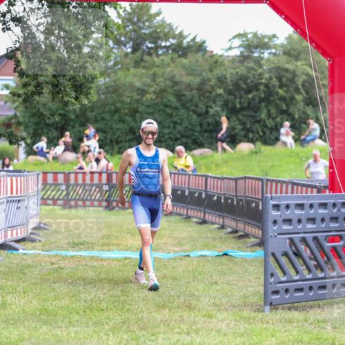 21.06.2026 - 29. Vierlanden-Triathlon Andreas Tolksdorf http://msf.ph/oto/9919214 21.06.2026 12:44:39 Ziel 667 meine-sportfotos.de