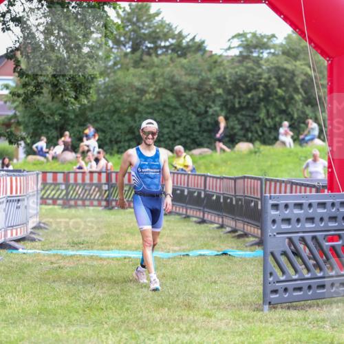 21.06.2026 - 29. Vierlanden-Triathlon Andreas Tolksdorf http://msf.ph/oto/9919215 21.06.2026 12:44:39 Ziel 667 meine-sportfotos.de