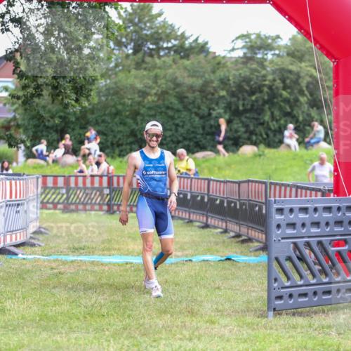 21.06.2026 - 29. Vierlanden-Triathlon Andreas Tolksdorf http://msf.ph/oto/9919217 21.06.2026 12:44:39 Ziel 667 meine-sportfotos.de