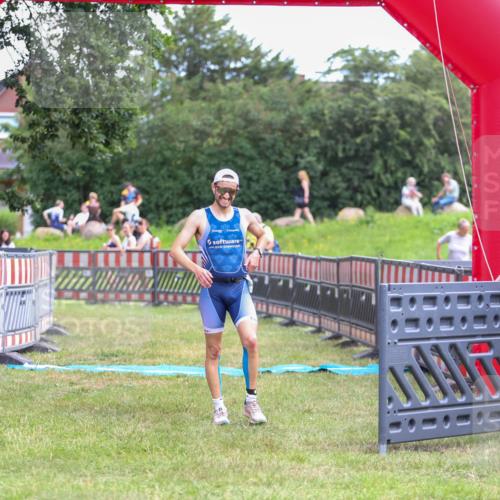 21.06.2026 - 29. Vierlanden-Triathlon Andreas Tolksdorf http://msf.ph/oto/9919222 21.06.2026 12:44:39 Ziel 667 meine-sportfotos.de