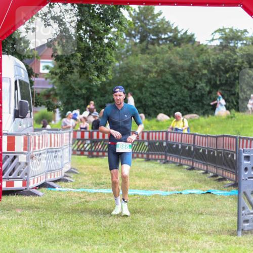 21.06.2026 - 29. Vierlanden-Triathlon Andreas Tolksdorf http://msf.ph/oto/9919223 21.06.2026 12:45:48 Ziel 686 meine-sportfotos.de