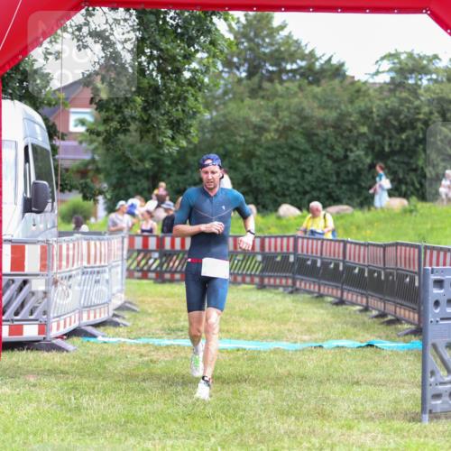21.06.2026 - 29. Vierlanden-Triathlon Andreas Tolksdorf http://msf.ph/oto/9919227 21.06.2026 12:45:48 Ziel 686 meine-sportfotos.de