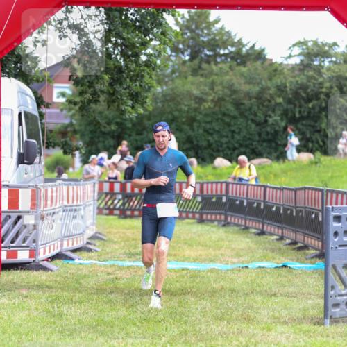 21.06.2026 - 29. Vierlanden-Triathlon Andreas Tolksdorf http://msf.ph/oto/9919228 21.06.2026 12:45:48 Ziel 686 meine-sportfotos.de