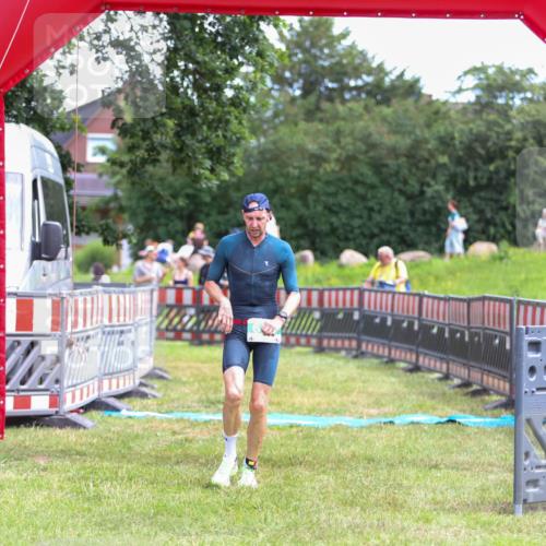 21.06.2026 - 29. Vierlanden-Triathlon Andreas Tolksdorf http://msf.ph/oto/9919231 21.06.2026 12:45:48 Ziel 686 meine-sportfotos.de