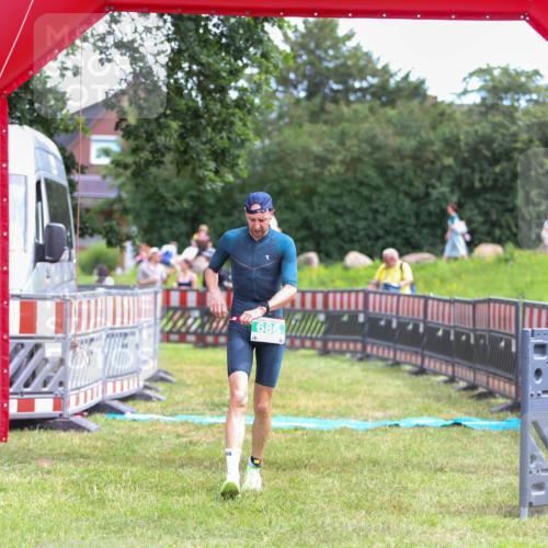 21.06.2026 - 29. Vierlanden-Triathlon Andreas Tolksdorf http://msf.ph/oto/9919233 21.06.2026 12:45:48 Ziel 686 meine-sportfotos.de