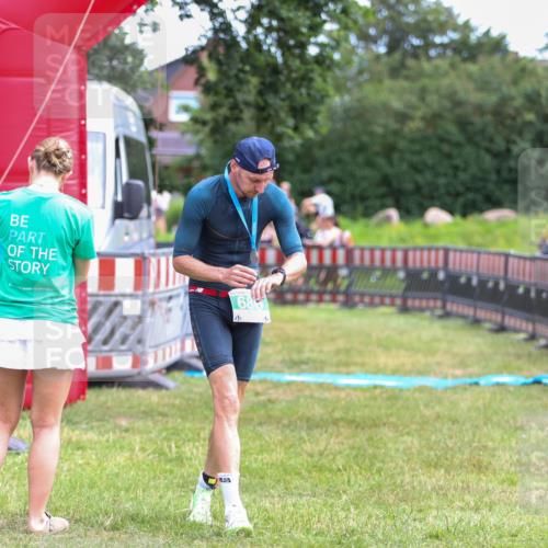 21.06.2026 - 29. Vierlanden-Triathlon Andreas Tolksdorf http://msf.ph/oto/9919238 21.06.2026 12:45:54 Ziel  meine-sportfotos.de