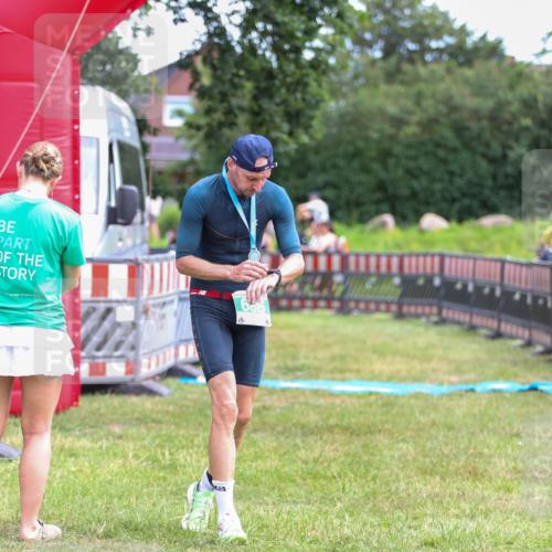 21.06.2026 - 29. Vierlanden-Triathlon Andreas Tolksdorf http://msf.ph/oto/9919240 21.06.2026 12:45:54 Ziel  meine-sportfotos.de