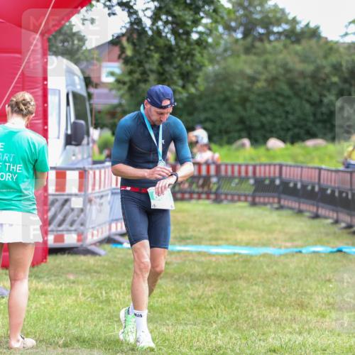 21.06.2026 - 29. Vierlanden-Triathlon Andreas Tolksdorf http://msf.ph/oto/9919241 21.06.2026 12:45:54 Ziel  meine-sportfotos.de