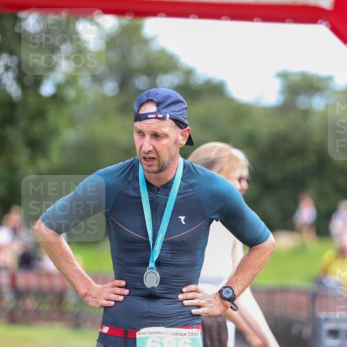 21.06.2026 - 29. Vierlanden-Triathlon Andreas Tolksdorf http://msf.ph/oto/9919244 21.06.2026 12:45:58 Ziel  meine-sportfotos.de
