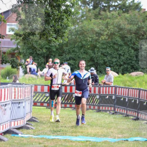 21.06.2026 - 29. Vierlanden-Triathlon Andreas Tolksdorf http://msf.ph/oto/9919249 21.06.2026 12:46:25 Ziel 12, 57 meine-sportfotos.de