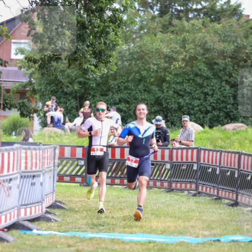 21.06.2026 - 29. Vierlanden-Triathlon Andreas Tolksdorf http://msf.ph/oto/9919251 21.06.2026 12:46:25 Ziel 12, 57 meine-sportfotos.de