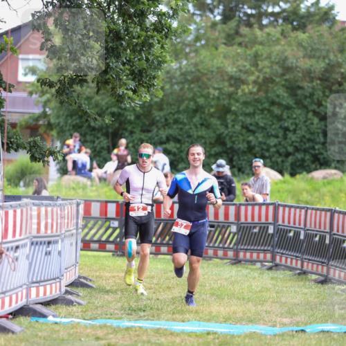 21.06.2026 - 29. Vierlanden-Triathlon Andreas Tolksdorf http://msf.ph/oto/9919253 21.06.2026 12:46:25 Ziel 12, 57 meine-sportfotos.de