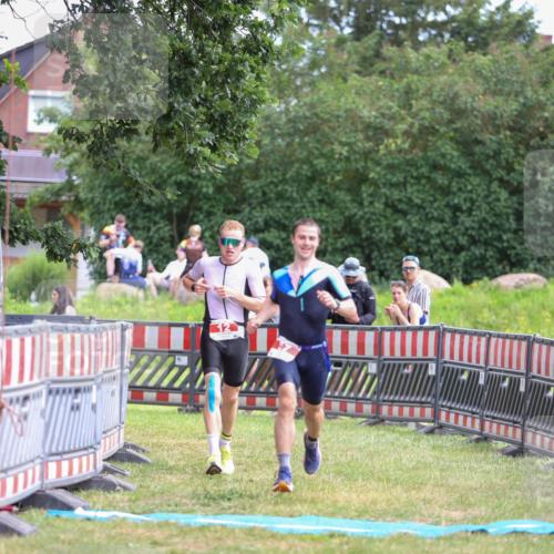 21.06.2026 - 29. Vierlanden-Triathlon Andreas Tolksdorf http://msf.ph/oto/9919254 21.06.2026 12:46:25 Ziel 12, 57 meine-sportfotos.de