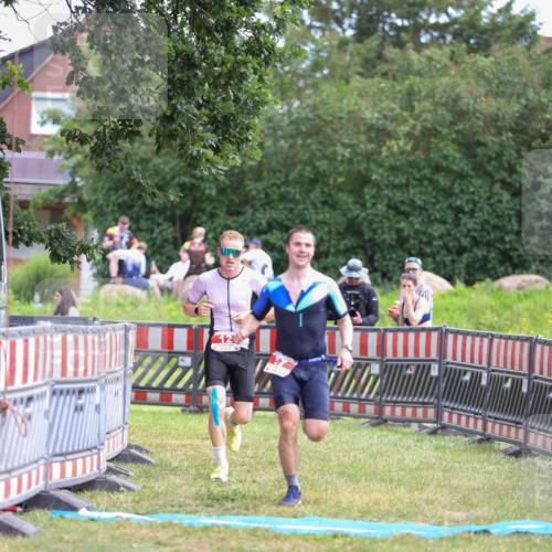21.06.2026 - 29. Vierlanden-Triathlon Andreas Tolksdorf http://msf.ph/oto/9919256 21.06.2026 12:46:25 Ziel 12, 57 meine-sportfotos.de