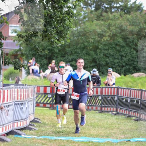 21.06.2026 - 29. Vierlanden-Triathlon Andreas Tolksdorf http://msf.ph/oto/9919257 21.06.2026 12:46:25 Ziel 12, 57 meine-sportfotos.de