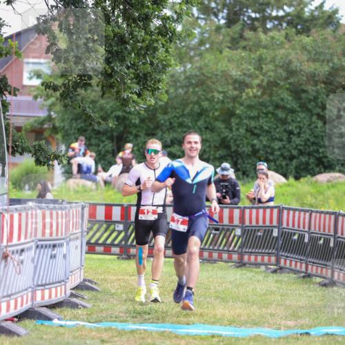 21.06.2026 - 29. Vierlanden-Triathlon Andreas Tolksdorf http://msf.ph/oto/9919259 21.06.2026 12:46:25 Ziel 12, 57 meine-sportfotos.de