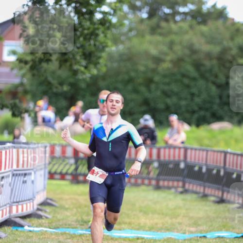 21.06.2026 - 29. Vierlanden-Triathlon Andreas Tolksdorf http://msf.ph/oto/9919265 21.06.2026 12:46:26 Ziel 12, 57 meine-sportfotos.de