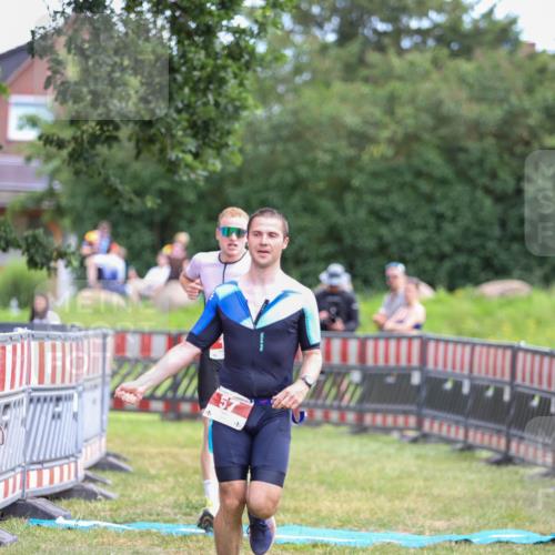 21.06.2026 - 29. Vierlanden-Triathlon Andreas Tolksdorf http://msf.ph/oto/9919266 21.06.2026 12:46:26 Ziel 12, 57 meine-sportfotos.de