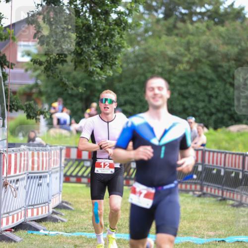 21.06.2026 - 29. Vierlanden-Triathlon Andreas Tolksdorf http://msf.ph/oto/9919269 21.06.2026 12:46:27 Ziel 12, 57 meine-sportfotos.de