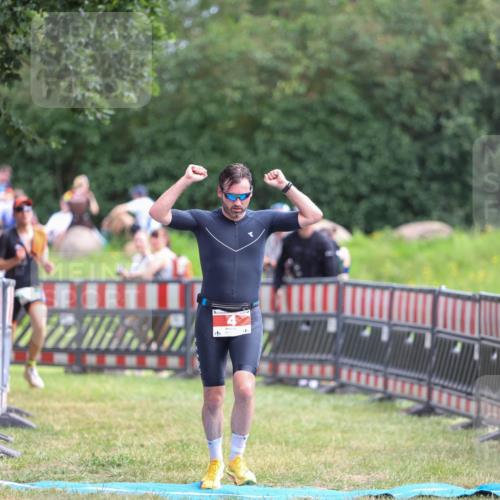 21.06.2026 - 29. Vierlanden-Triathlon Andreas Tolksdorf http://msf.ph/oto/9919281 21.06.2026 12:47:06 Ziel 4, 704 meine-sportfotos.de