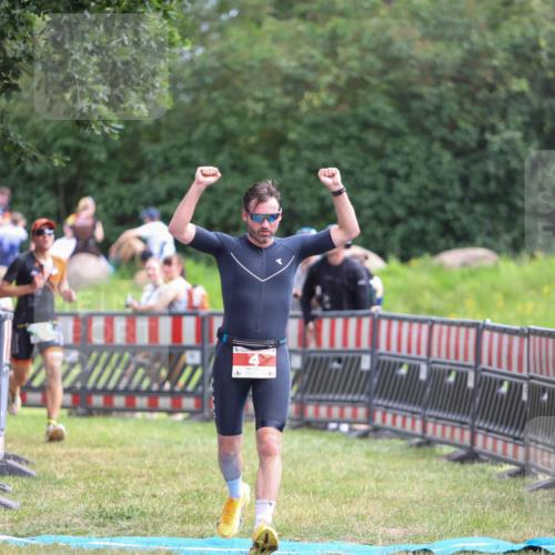 21.06.2026 - 29. Vierlanden-Triathlon Andreas Tolksdorf http://msf.ph/oto/9919282 21.06.2026 12:47:06 Ziel 4, 704 meine-sportfotos.de