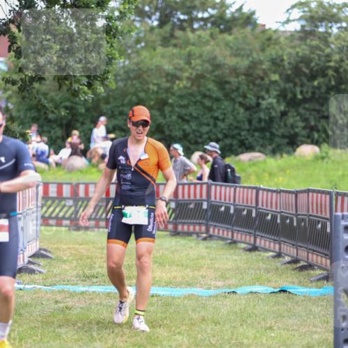 21.06.2026 - 29. Vierlanden-Triathlon Andreas Tolksdorf http://msf.ph/oto/9919300 21.06.2026 12:47:12 Ziel 4, 704 meine-sportfotos.de