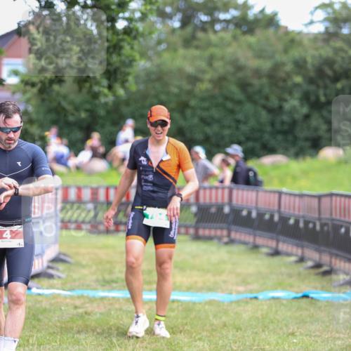 21.06.2026 - 29. Vierlanden-Triathlon Andreas Tolksdorf http://msf.ph/oto/9919302 21.06.2026 12:47:13 Ziel 704 meine-sportfotos.de