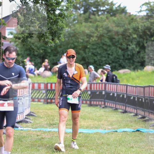 21.06.2026 - 29. Vierlanden-Triathlon Andreas Tolksdorf http://msf.ph/oto/9919304 21.06.2026 12:47:13 Ziel 704 meine-sportfotos.de