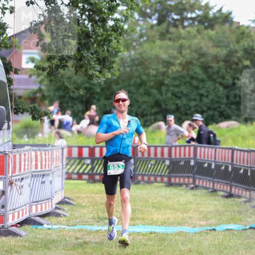 21.06.2026 - 29. Vierlanden-Triathlon Andreas Tolksdorf http://msf.ph/oto/9919306 21.06.2026 12:47:36 Ziel 653 meine-sportfotos.de