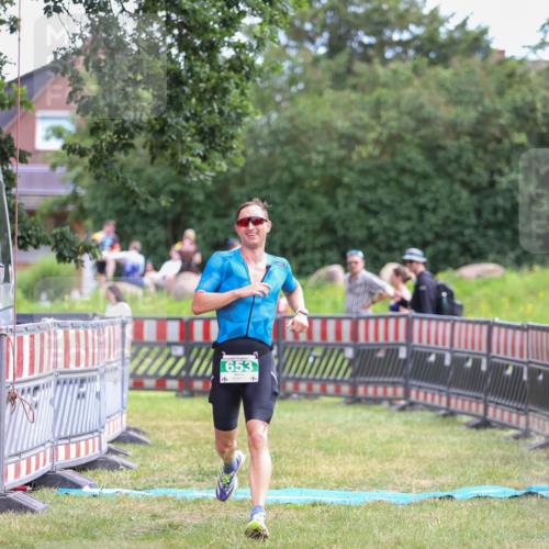 21.06.2026 - 29. Vierlanden-Triathlon Andreas Tolksdorf http://msf.ph/oto/9919307 21.06.2026 12:47:36 Ziel 653 meine-sportfotos.de