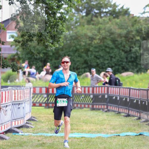 21.06.2026 - 29. Vierlanden-Triathlon Andreas Tolksdorf http://msf.ph/oto/9919308 21.06.2026 12:47:36 Ziel 653 meine-sportfotos.de