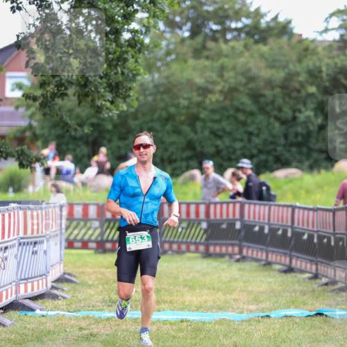 21.06.2026 - 29. Vierlanden-Triathlon Andreas Tolksdorf http://msf.ph/oto/9919309 21.06.2026 12:47:36 Ziel 653 meine-sportfotos.de