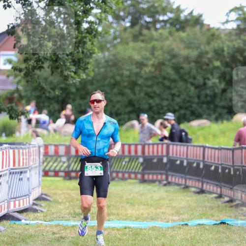 21.06.2026 - 29. Vierlanden-Triathlon Andreas Tolksdorf http://msf.ph/oto/9919310 21.06.2026 12:47:36 Ziel 653 meine-sportfotos.de