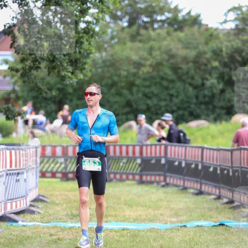 21.06.2026 - 29. Vierlanden-Triathlon Andreas Tolksdorf http://msf.ph/oto/9919311 21.06.2026 12:47:36 Ziel 653 meine-sportfotos.de