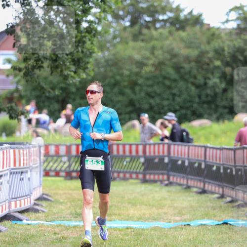 21.06.2026 - 29. Vierlanden-Triathlon Andreas Tolksdorf http://msf.ph/oto/9919312 21.06.2026 12:47:36 Ziel 653 meine-sportfotos.de