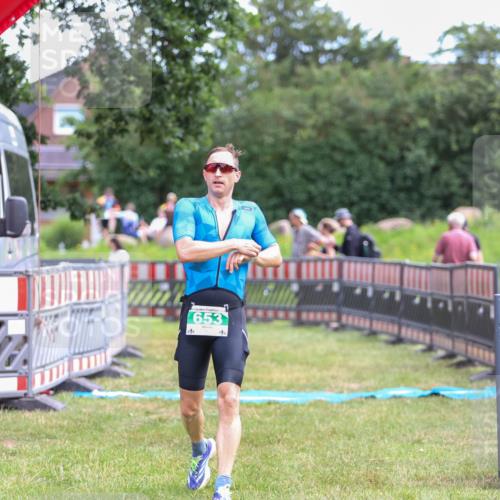 21.06.2026 - 29. Vierlanden-Triathlon Andreas Tolksdorf http://msf.ph/oto/9919313 21.06.2026 12:47:37 Ziel 653 meine-sportfotos.de