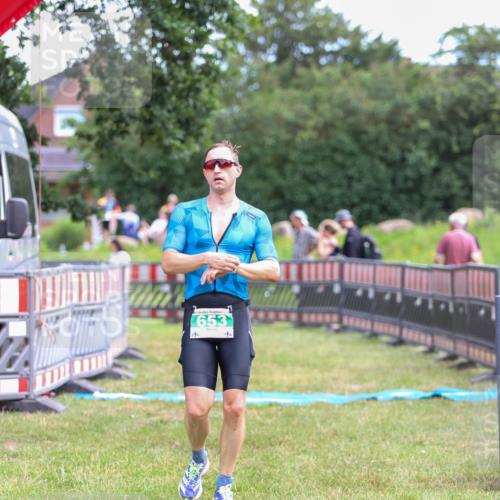 21.06.2026 - 29. Vierlanden-Triathlon Andreas Tolksdorf http://msf.ph/oto/9919316 21.06.2026 12:47:37 Ziel 653 meine-sportfotos.de
