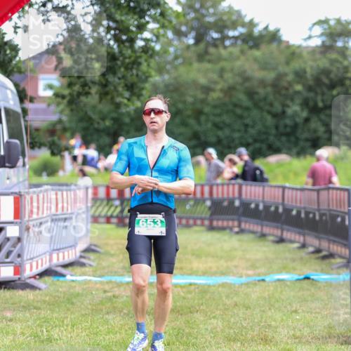 21.06.2026 - 29. Vierlanden-Triathlon Andreas Tolksdorf http://msf.ph/oto/9919317 21.06.2026 12:47:37 Ziel 653 meine-sportfotos.de