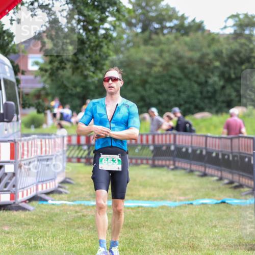 21.06.2026 - 29. Vierlanden-Triathlon Andreas Tolksdorf http://msf.ph/oto/9919318 21.06.2026 12:47:37 Ziel 653 meine-sportfotos.de