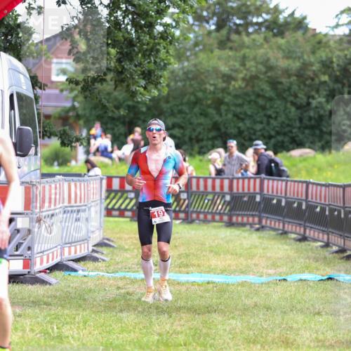 21.06.2026 - 29. Vierlanden-Triathlon Andreas Tolksdorf http://msf.ph/oto/9919327 21.06.2026 12:48:04 Ziel 197 meine-sportfotos.de