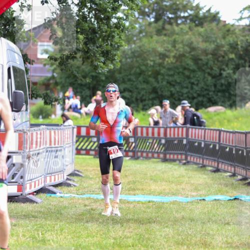21.06.2026 - 29. Vierlanden-Triathlon Andreas Tolksdorf http://msf.ph/oto/9919328 21.06.2026 12:48:04 Ziel 197 meine-sportfotos.de