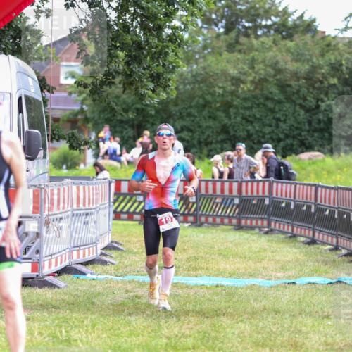 21.06.2026 - 29. Vierlanden-Triathlon Andreas Tolksdorf http://msf.ph/oto/9919331 21.06.2026 12:48:04 Ziel 197 meine-sportfotos.de
